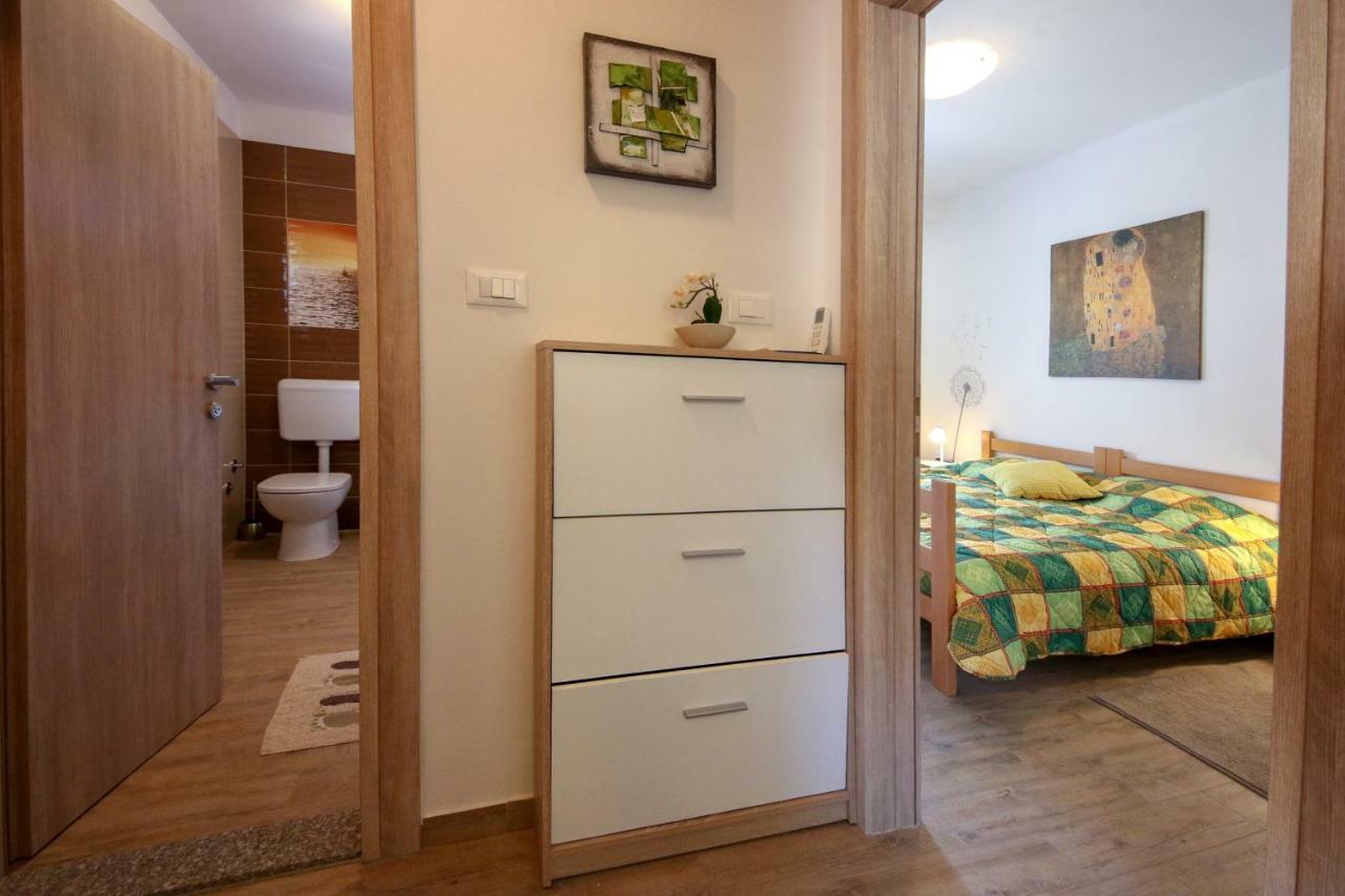 Apartment Polic Šibenik Eksteriør billede